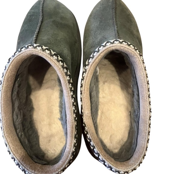 UGGS Forest Night Tasman II Embroidered Slides - Picture 5 of 11